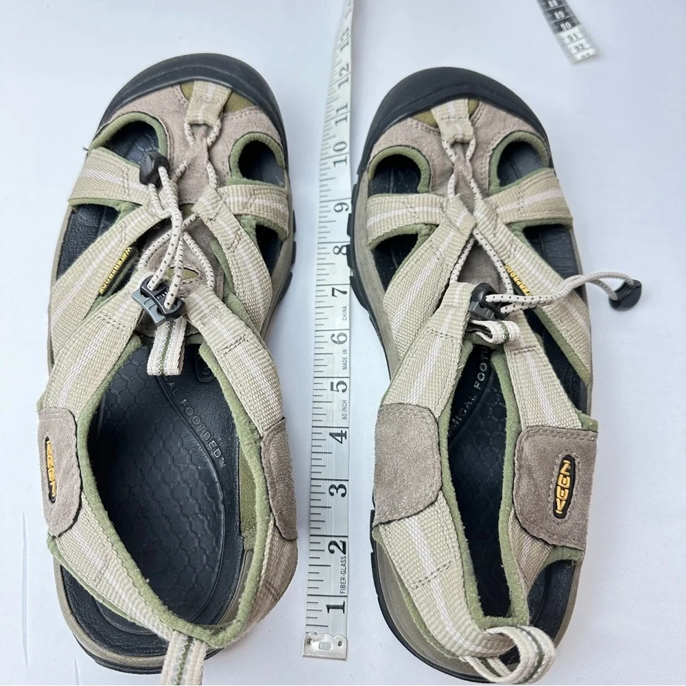 Keen‎ Hybrid Hiking  Sandals in Olive and Beige.